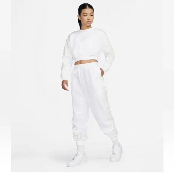 NWT | Nike Women’s Opal Fleece Crew Sweatshirt | ✨ Iridescent Accents | Size L - Picture 3 of 12